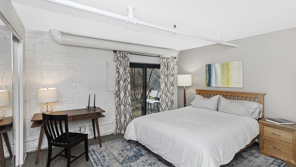 601 Linden Place unit 115, Evanston, IL 60202 - photo 1