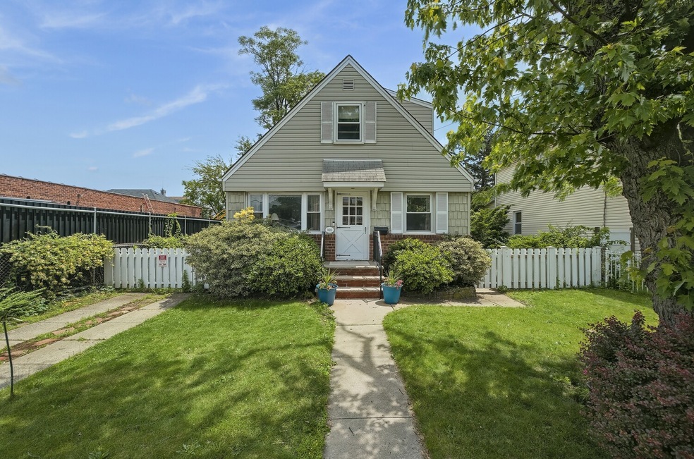 99-11 213th St unit 1, Queens Village, NY 11429 - photo 1