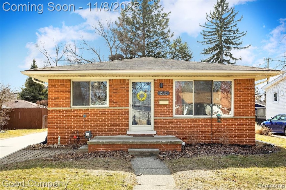 232 E Windemere Ave, Royal Oak, MI 48073 - photo 1