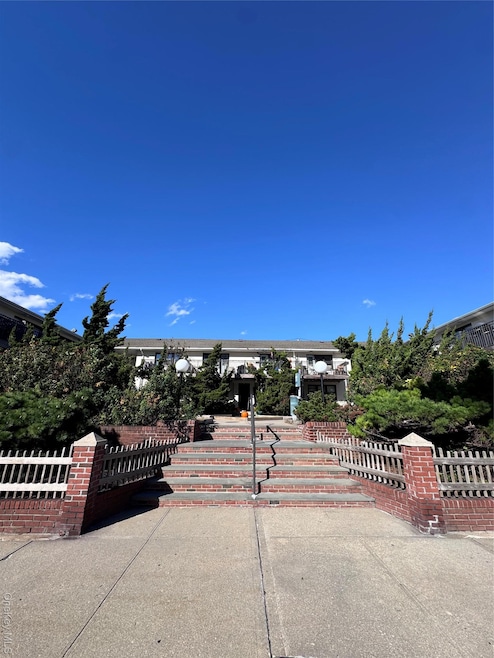 65 W Broadway unit 2G, Long Beach, NY 11561 - photo 1