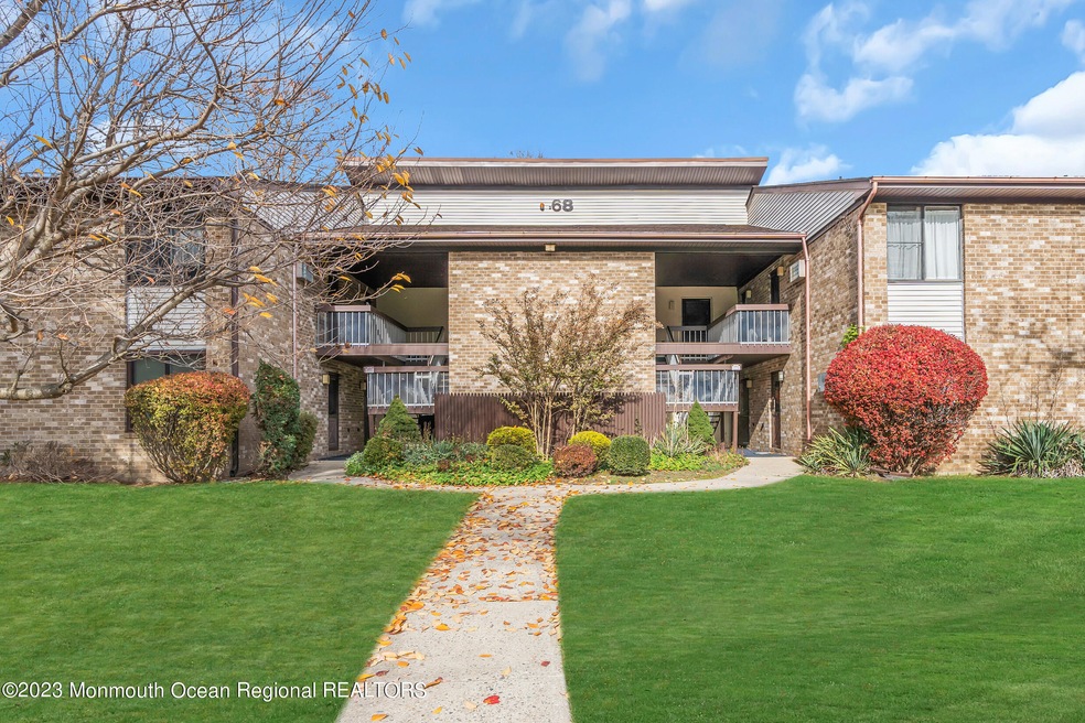 68 Overlook Way unit J, Manalapan, NJ 07726 - photo 1