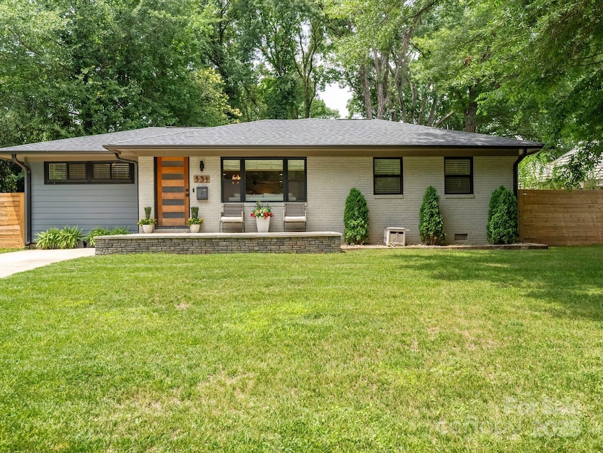 531 Manhasset Rd, Charlotte, NC 28209 - photo 1