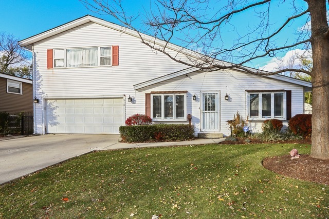 516 Apache Ave, Carpentersville, IL 60110 - photo 1