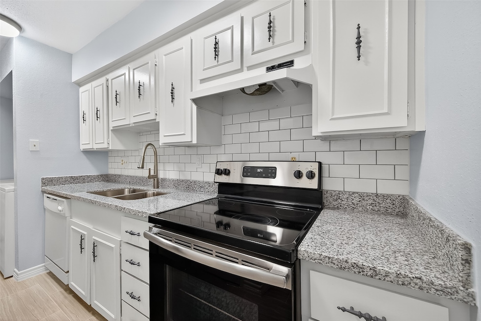 9303 Hammerly Blvd unit 204, Houston, TX 77080 - photo 1