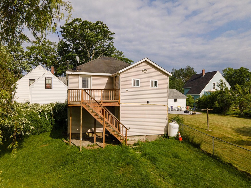 32 Beechwood Street, Thomaston