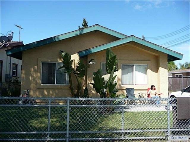 Unit A, with approx 910 SF, is located at the fron