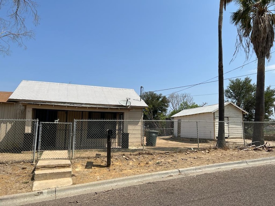 304 E Stewart St, Laredo, TX 78040 - photo 1