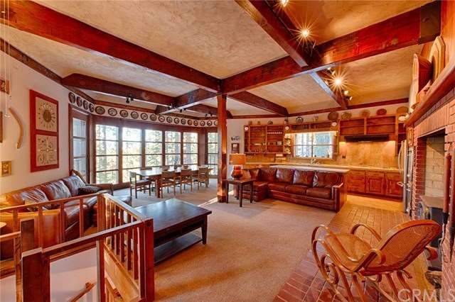 Gorgeous great room! View from walking in front en