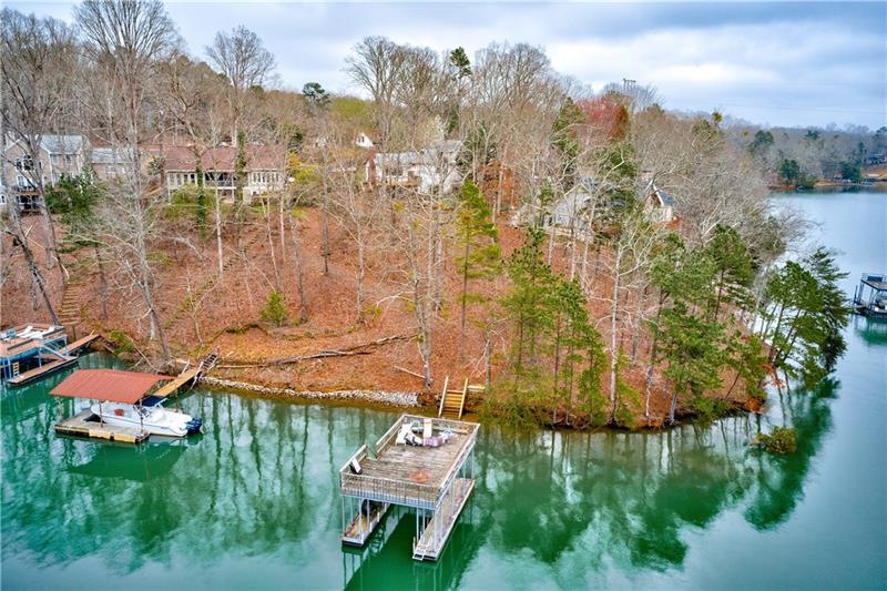 Seasonless beauty living on this Lake Lanier cove