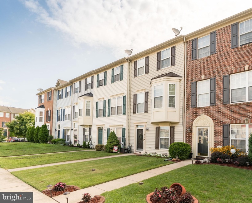 675 Hunting Fields Rd, Middle River, MD 21220 - photo 1