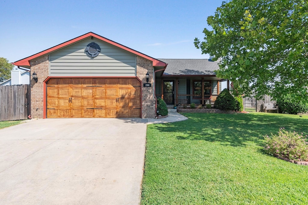 206 E Country Walk Ln, Mulvane, KS 67110 | MLS# 629974