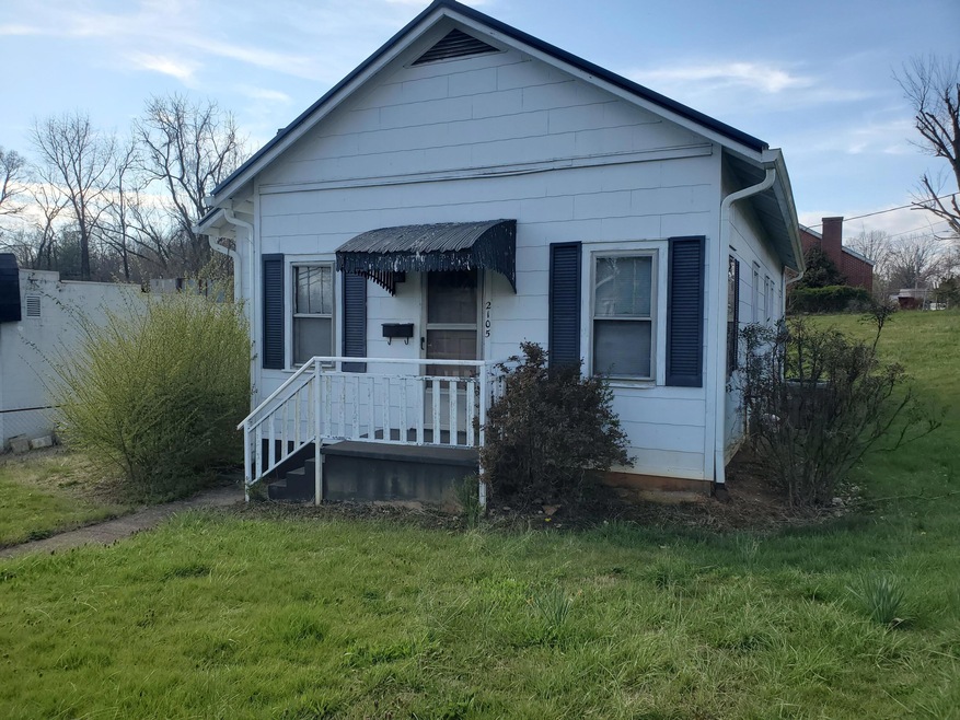 2105 E Unaka Ave, Johnson City, TN 37601 - photo 1