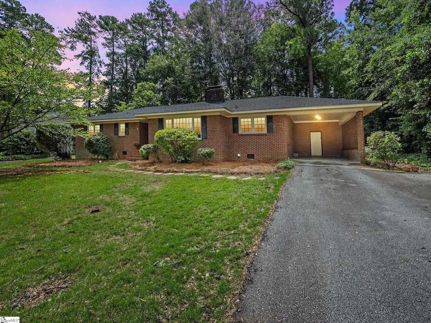 109 Pinetree Cir, Spartanburg, SC 29307 - photo 1