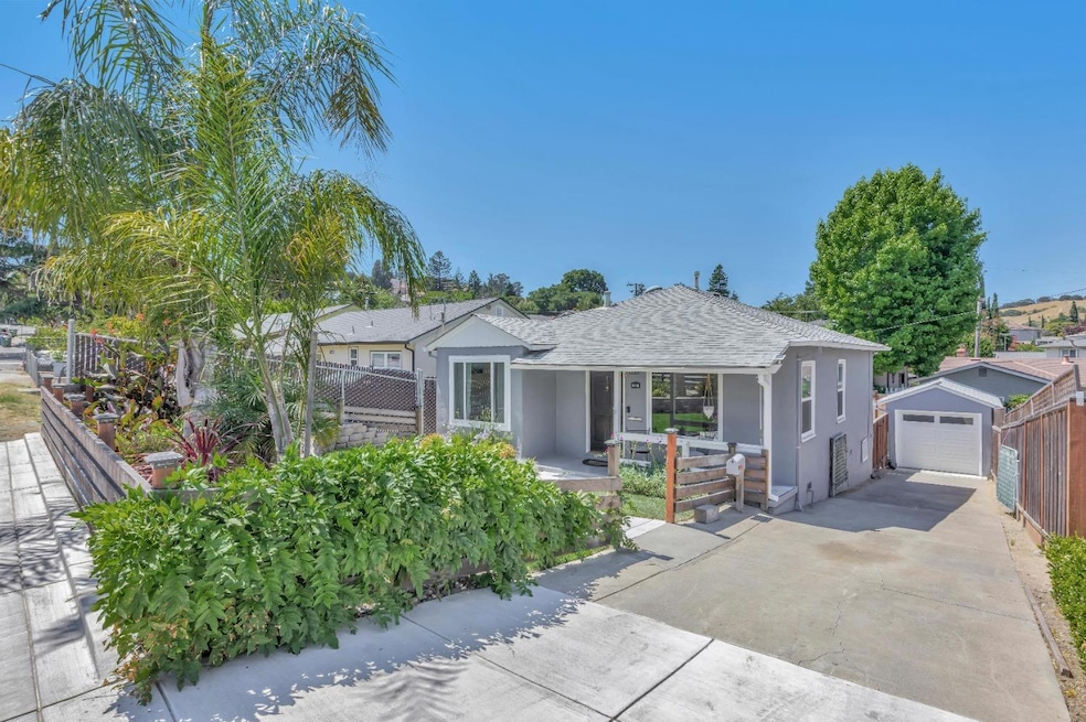 Sold $810,000 • Co-Listing Agent