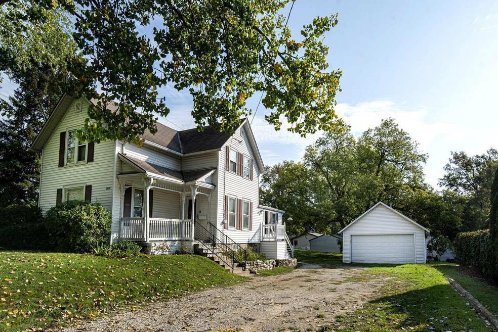 2031 Highland Ave, Waukesha, WI 53186 - photo 1