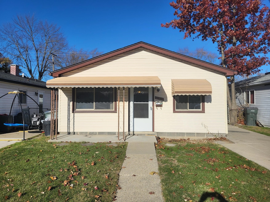 21813 Rosedale St, Saint Clair Shores, MI 48080 - photo 1