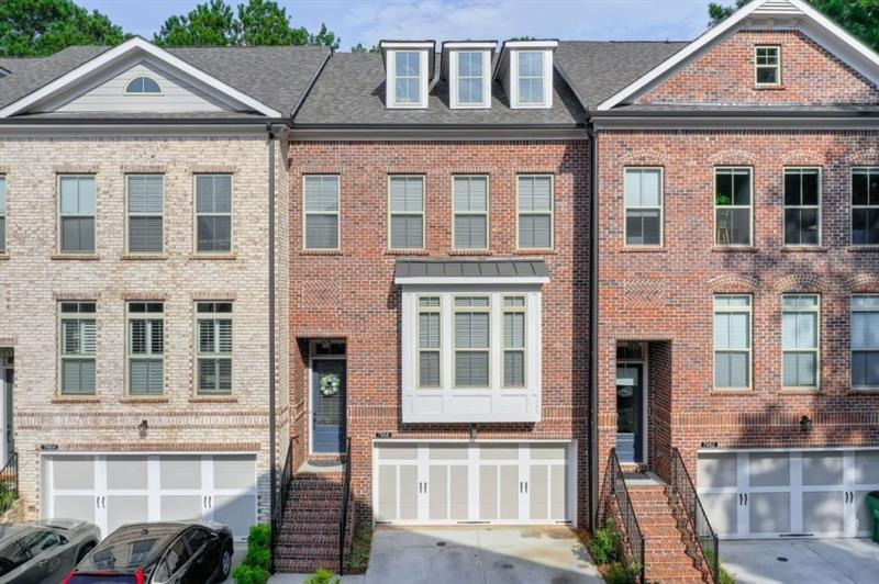 Exquisite 4 bedroom 3.5 bath townhome in Johns Cre