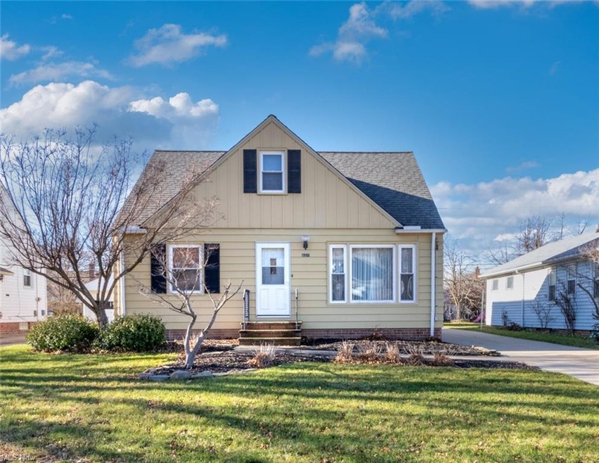 2200 Larchmont Dr, Wickliffe, OH 44092 - photo 1