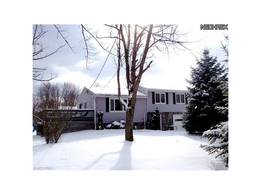 Front View of wooded 1 acre lot