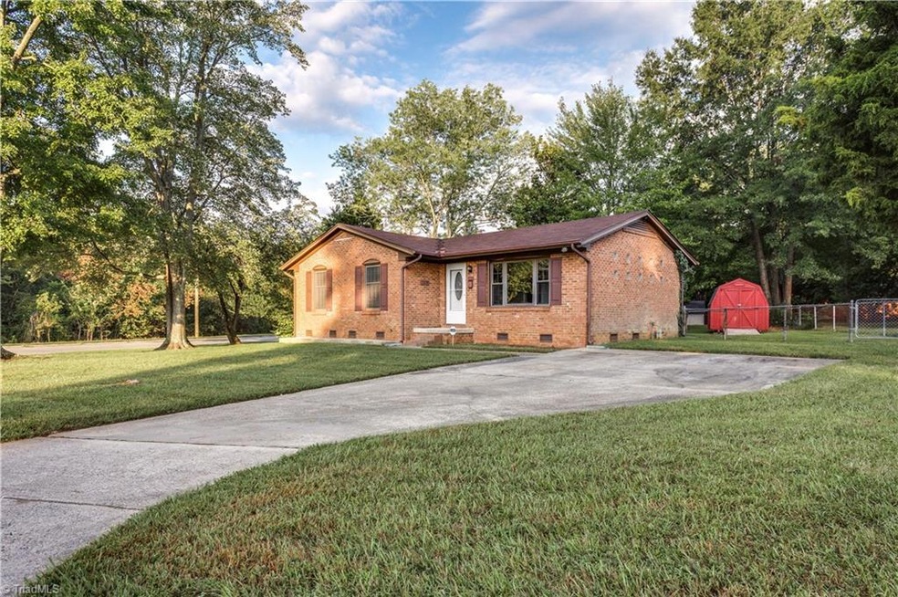 2318 Emerywood Rd, Greensboro, NC 27403 - photo 1