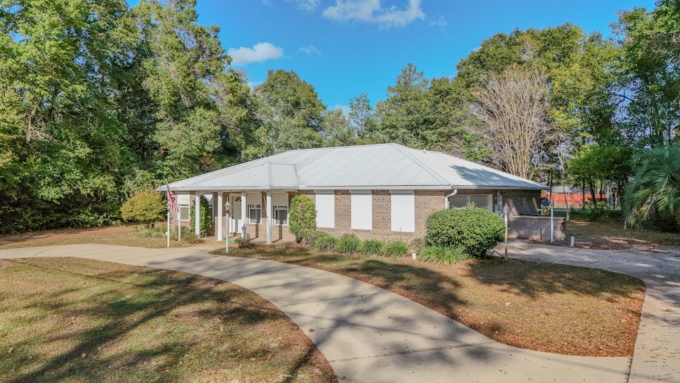 314 Lakeview Dr, Defuniak Springs, FL 32433 - photo 1