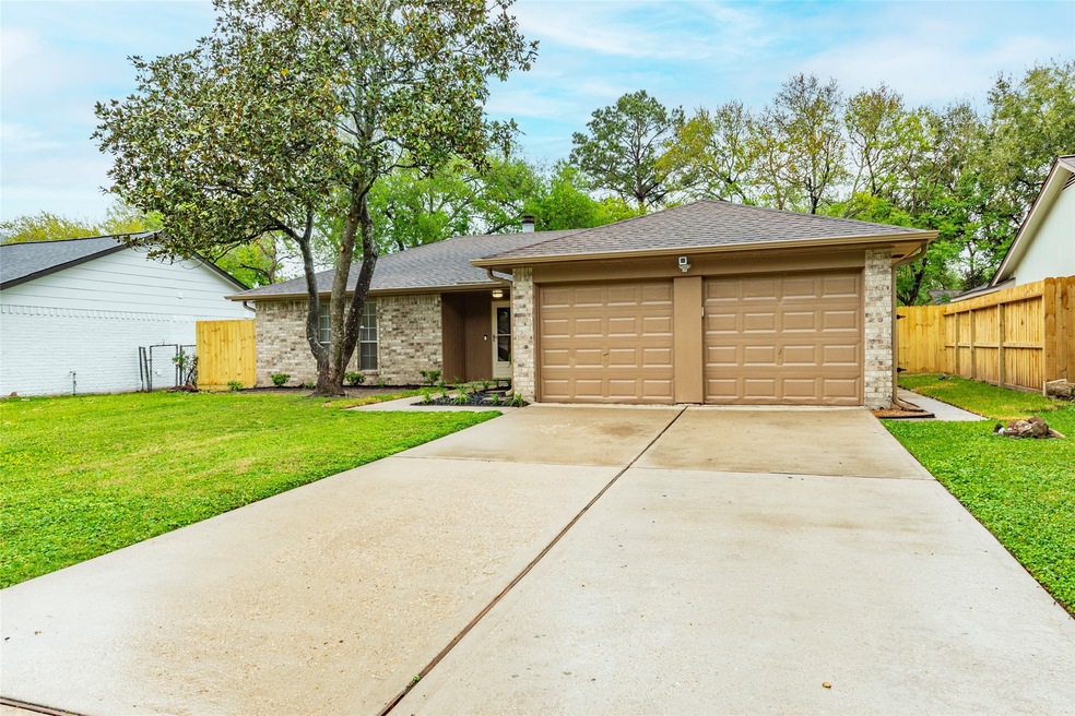 16123 Tibet Rd, Friendswood, TX 77546 - photo 1
