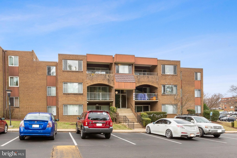 406 Girard St unit 301, Gaithersburg, MD 20877 - photo 1