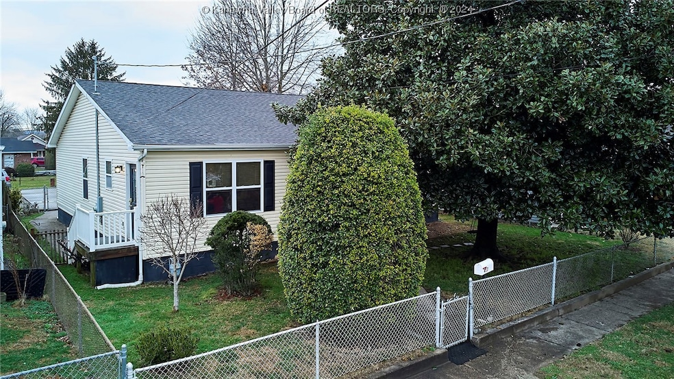 417 19th St, Dunbar, WV 25064 - photo 1