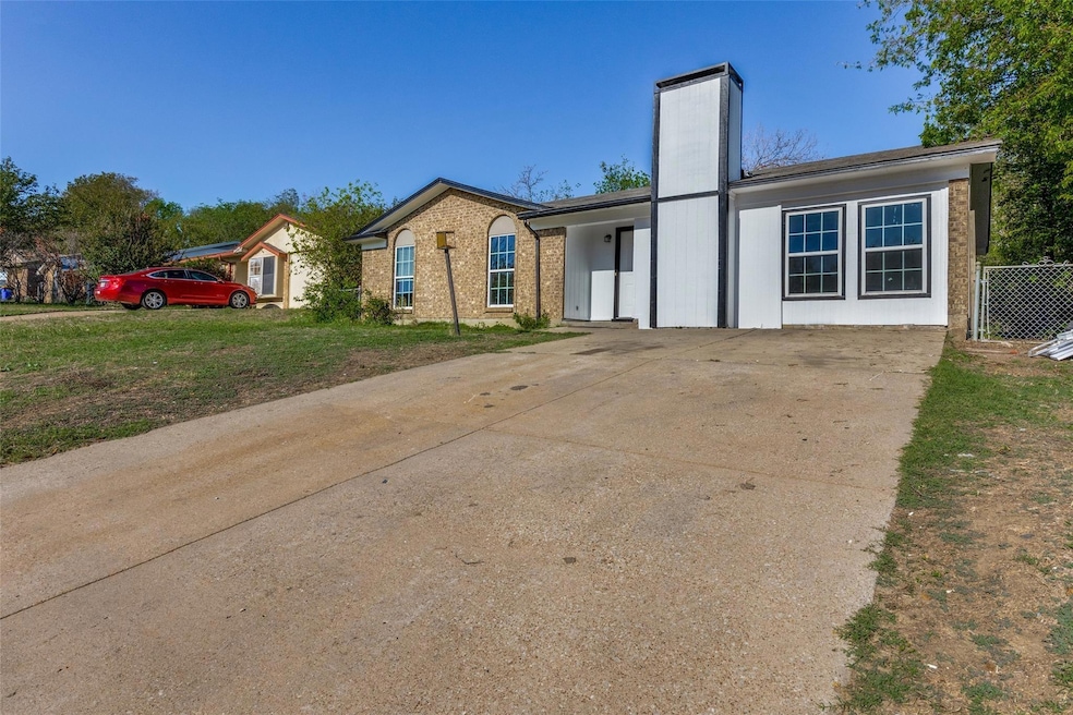 866 Mirike Dr, Fort Worth, TX 76108 - photo 1
