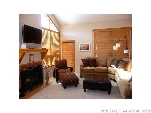 Den/Family/Great Room. Upgraded furnishi