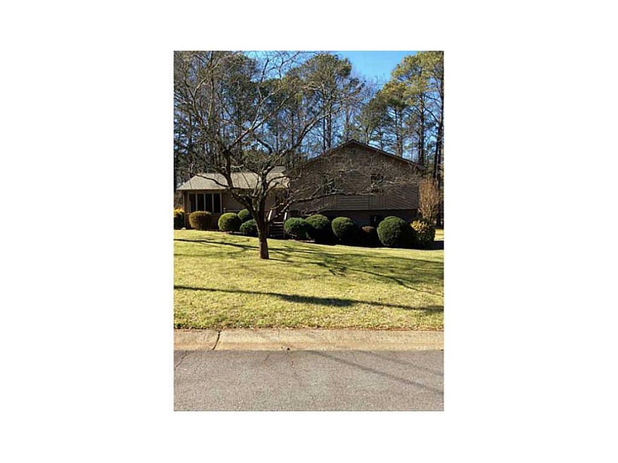 Facade/Exterior Front. Immaculate ranch on private