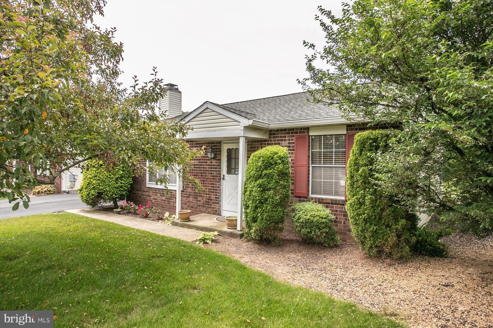 1301 Fairbourne Ct, Lansdale, PA 19446 - photo 1