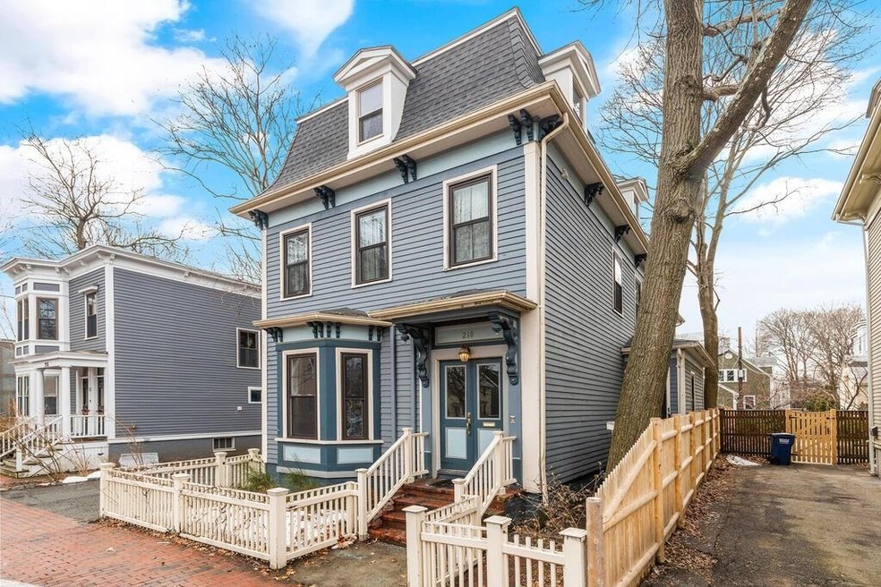 218 Harvard St unit 3, Cambridge, MA 02139 - photo 1