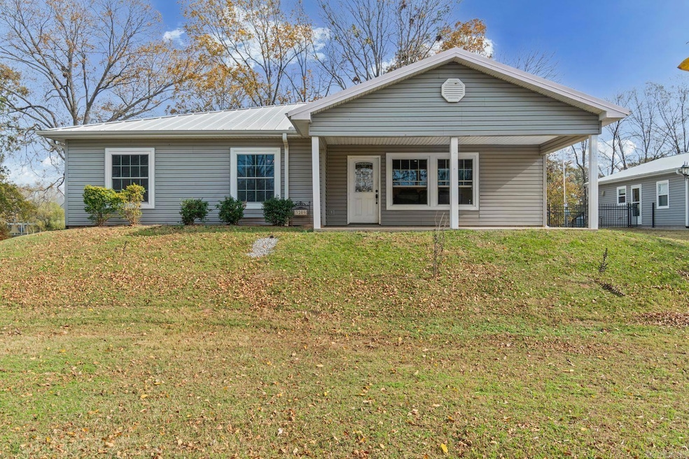 3209 Riviera Dr, Pine Bluff, AR 71602 - photo 1