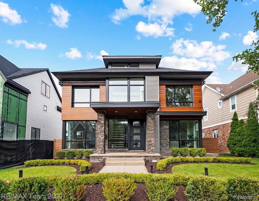 927 Ann St, Birmingham, MI 48009 - photo 1