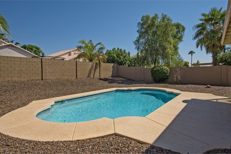 001_Beautiful Sparkling  Pool