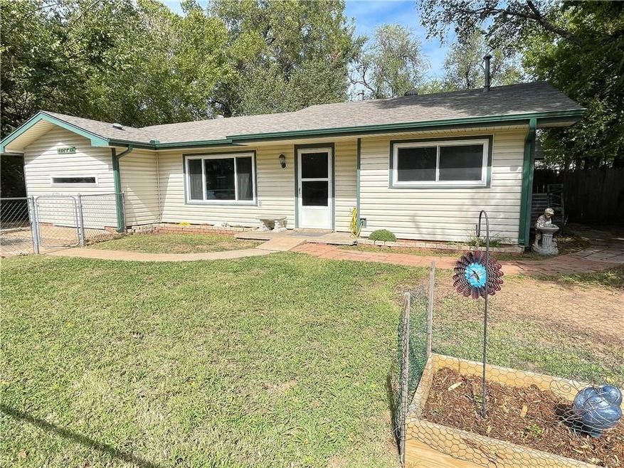 1310 E 2nd St, Cushing, OK 74023 - photo 1