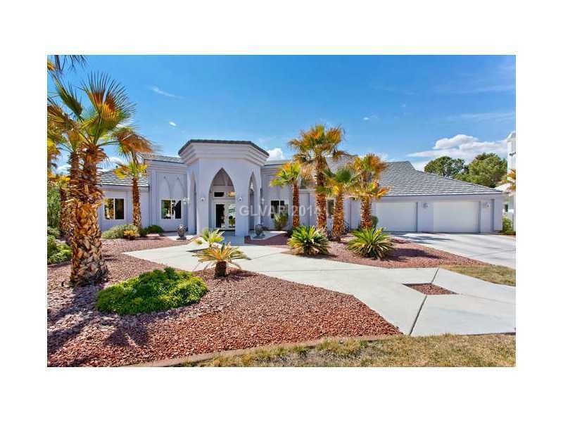 Property Photo. Front of estate