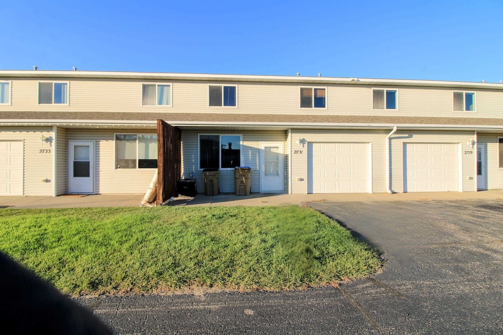 2731 N Broadway, Minot, ND 58703 - photo 1