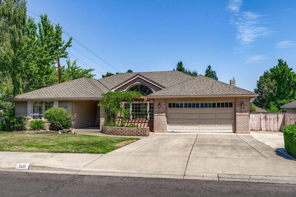 2401 Meadow Creek Dr, Medford, OR 97504 - photo 1