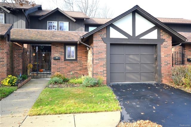 Welcome to 29332 Wellington Rd!