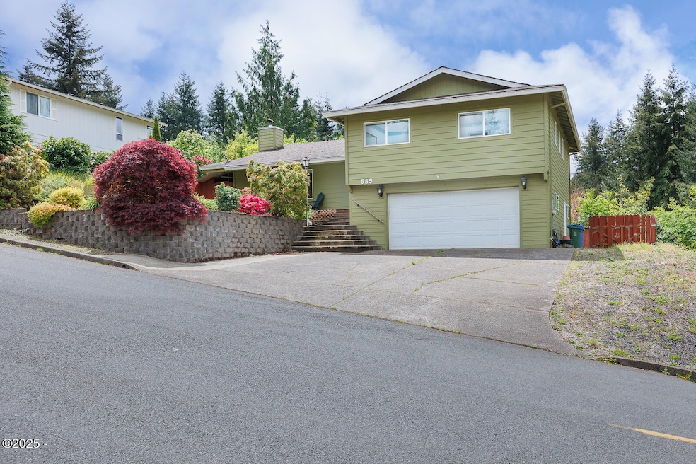 585 NW Aspen St, Toledo, OR 97391 - photo 1