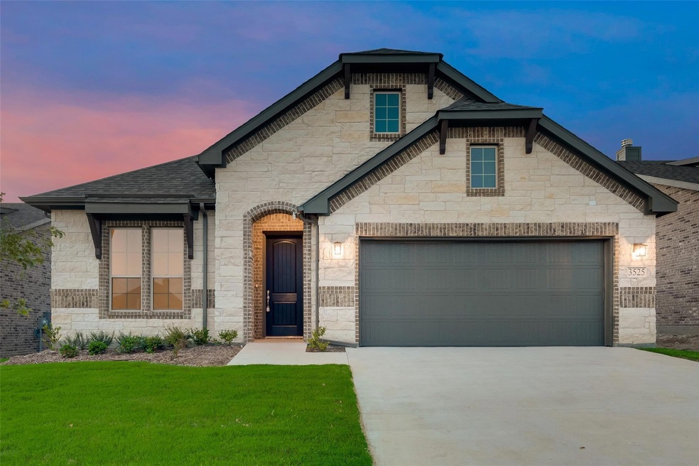 3525 Austin St, Gainesville, TX 76240 - photo 1