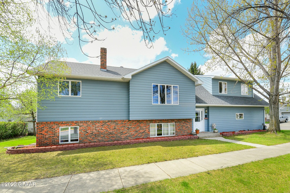 1103 S 21st St, Grand Forks, ND 58201 - photo 1