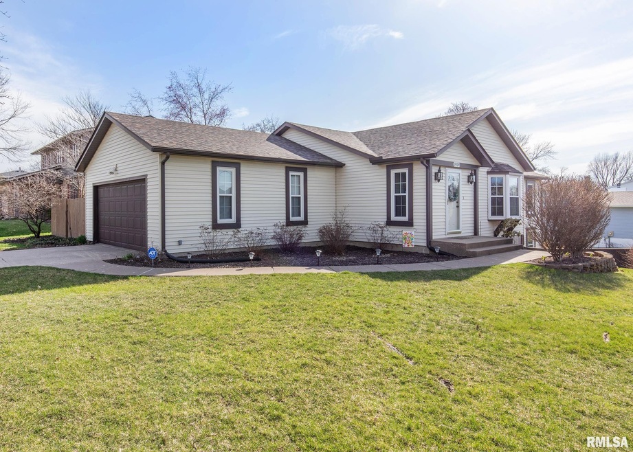 1939 E 46th St, Davenport, IA 52807 - photo 1