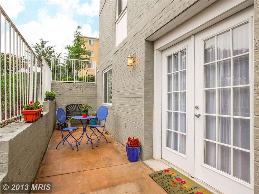 4119 S Four Mile Run Dr unit 104, Arlington, VA 22204 - photo 1