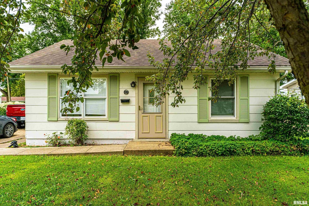 1517 Pulaski St, Lincoln, IL 62656 - photo 1