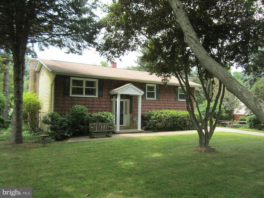 1004 Courtland Dr, Sykesville, MD 21784 - photo 1