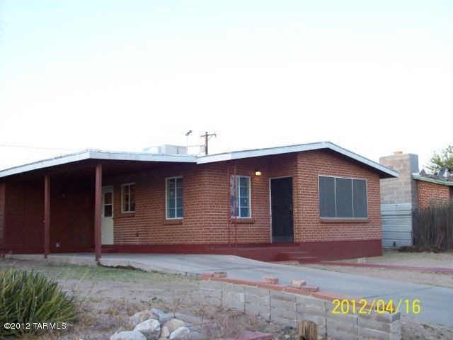 Front of HOuse 207 E Linden