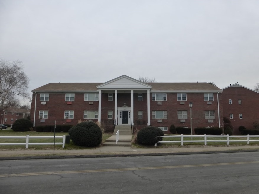 20 Regency Park Dr, Agawam, MA 01001 - photo 1